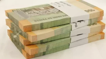 فجوة الـ 200%.. الدولار يتجاوز 1600 ريال في عدن ويستقر بأسواق صنعاء